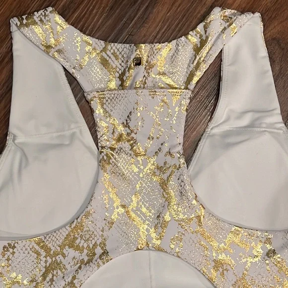 Fabletics On The Go Midi Medium Impact Sports Bra - Picture 9 of 15